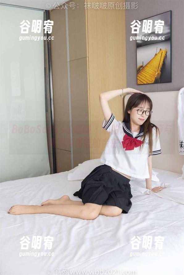 BoBoSocks袜啵啵 - 私拍记录：小淳与两双高跟鞋的亲密时光
