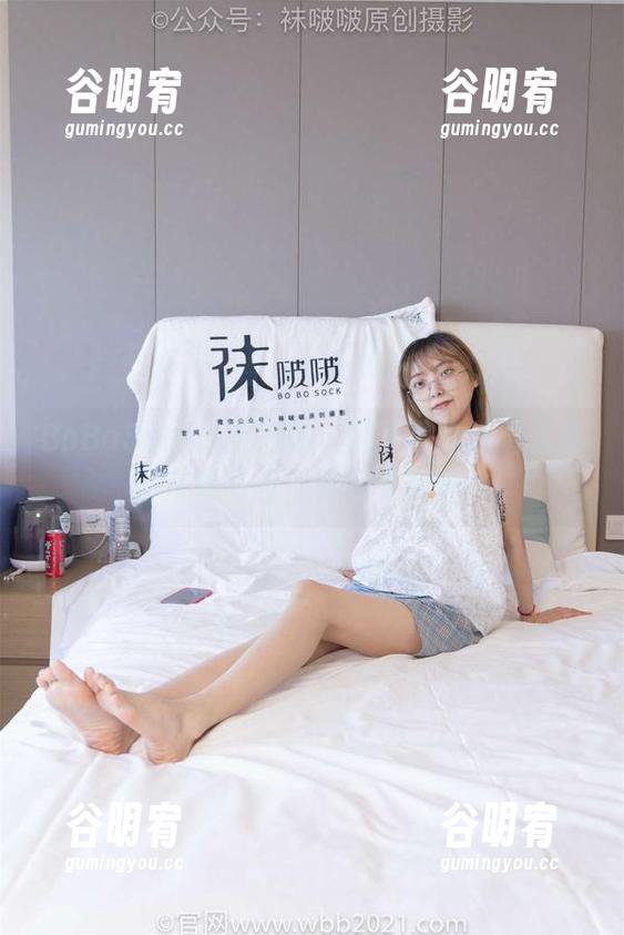 BoBoSocks袜啵啵 - 稚予带你踩踏云端：在线写真，裸足有故事！