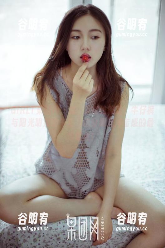 GIRLT果团网 - 龚玥菲在线飙戏：牛仔裤与阳光明媚的午后，这分明是冲击感的最佳组合！