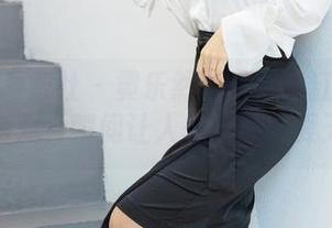 IMiss爱蜜社 – 黄乐然图集：浴缸里的光影游戏，瞬间让人想起那个夏天。