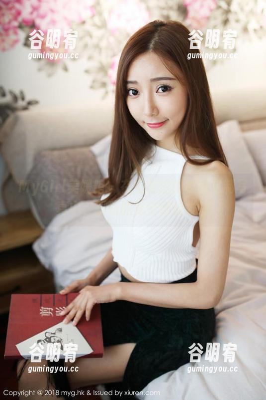 MyGirl美媛馆 - 在王馨瑶的棉袜定制写真中，脚趾的秘密悄悄发酵