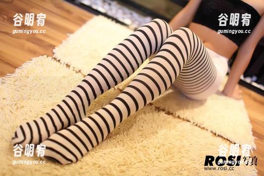 ROSI - 恋恋最新写真：办公室里的那些不为人知的瞬间！