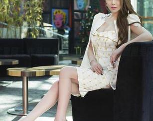 UGirls尤果网 – 作品随心拍，乔依琳的白裙原图里闪烁着细腻光芒