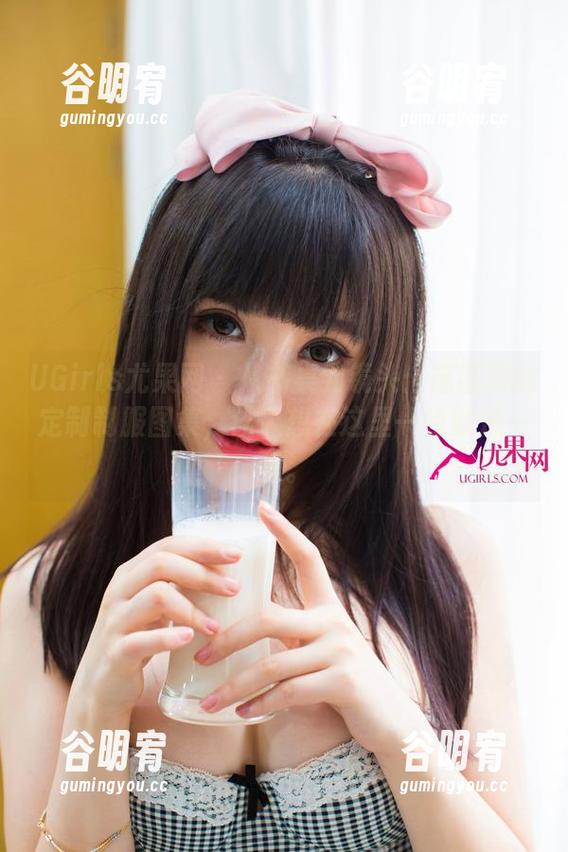 UGirls尤果网 - 从书桌到镜头：黛斯羽的定制制服图集，让人想在这里一待就是一天。