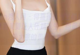 Xiuren秀人网 – 何嘉颖在浴室的魔力时刻：原图美到让人怀疑人生，图册准备接受大家的羡慕目光！