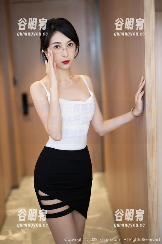 Xiuren秀人网 - 何嘉颖在浴室的魔力时刻：原图美到让人怀疑人生，图册准备接受大家的羡慕目光！