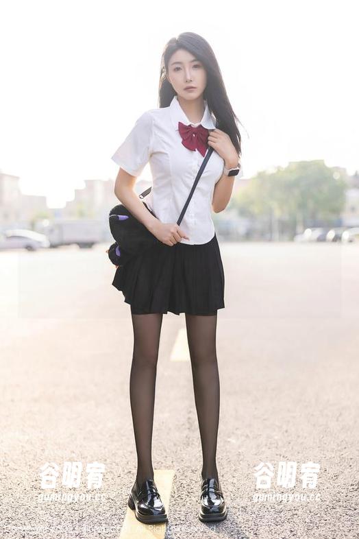 Xiuren秀人网 - 张思允Nice穿白衬衫的模样，就像凉风拂面——来！高清美图在这，清爽又上档次！