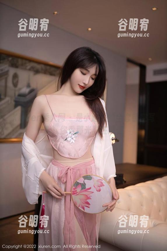 Xiuren秀人网-是小逗逗 Xiuren秀人网 - 是小逗逗的全套镂空写真,你看那光影在跳舞