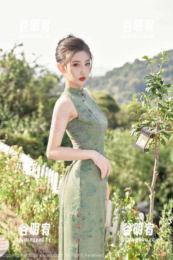Xiuren秀人网 - 王馨瑶Yanni的白丝在线，资源不多，但每一张都像是秘密的悄悄话！