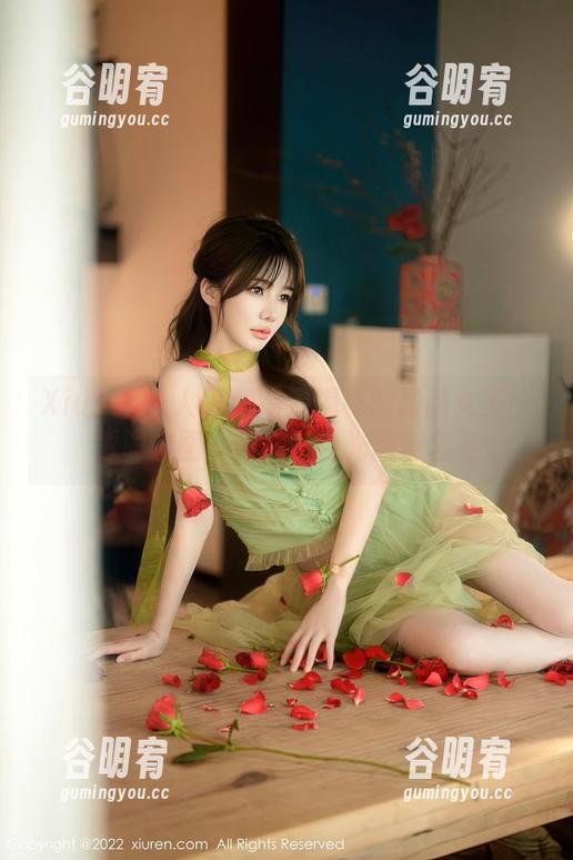 Xiuren秀人网 - 高清揭秘邹晶晶女王：透明套图，让你的目光流连忘返