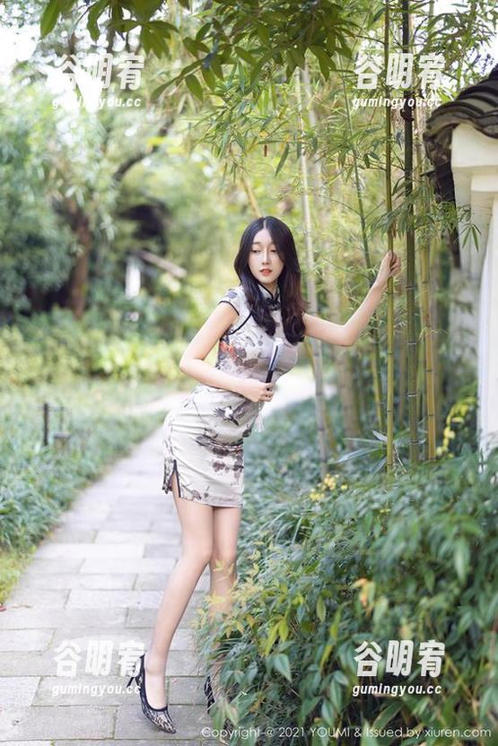 YouMi尤蜜荟 - 易阳Silvia与旗袍：私拍美图，尽在不言中