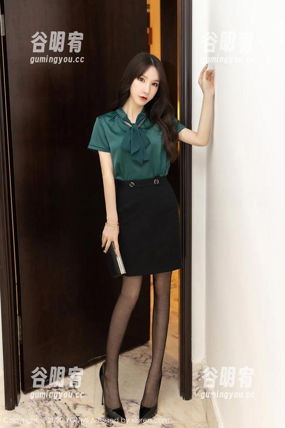 YouMi尤蜜荟 - 沉醉于田冰冰的美脚写真，仿佛每一寸肌肤都在低语…
