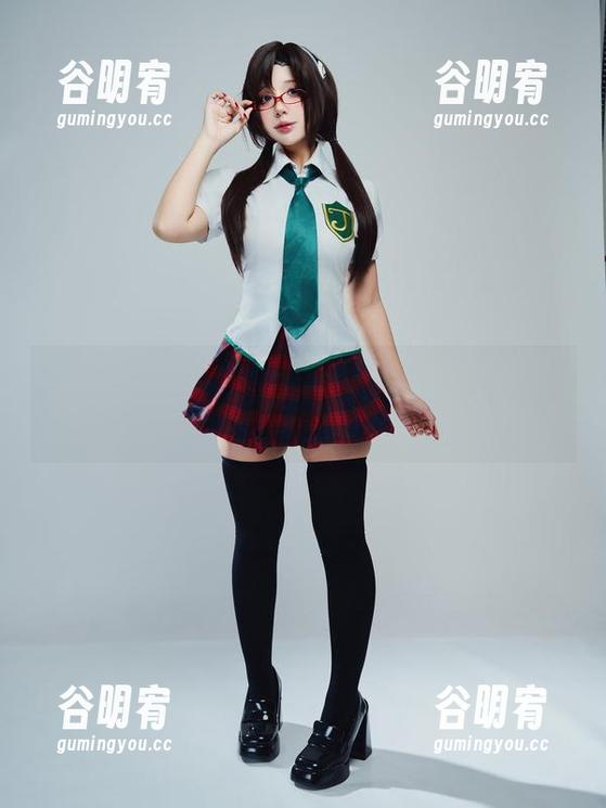 puypuy 图集里的puypuy裸足,是沙滩的温度和草地的柔软
