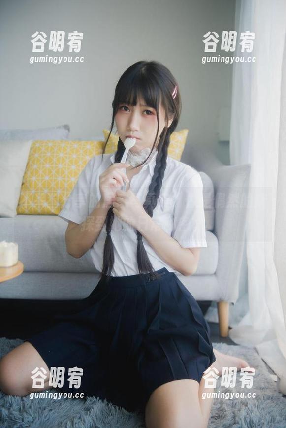 不呆猫分享的居家写真集，像是偶然的窥探到她的日常秘密。