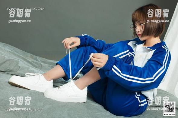 丽柜 - 克拉拉的OL幻想：一组让你心动的精选写真！
