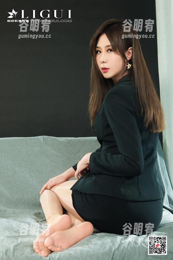丽柜 - 小戈的泳衣私拍：美图里的阳光与海浪，简直是夏日的精灵！