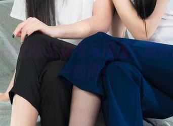 丽柜 – 心心的连体衣与网盘：意外的羞涩一瞬间！