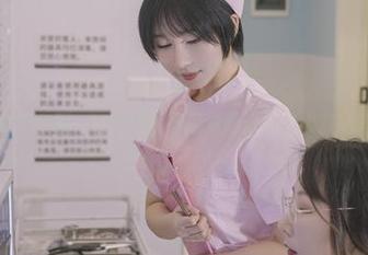 云溪溪红色套图：打开这套图感觉像进入了火烈鸟的派对！