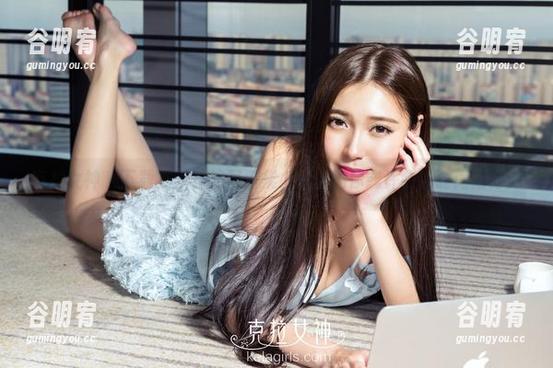 克拉女神 - 下载艾米丝袜写真集，幸运的你或许会被时尚附身！