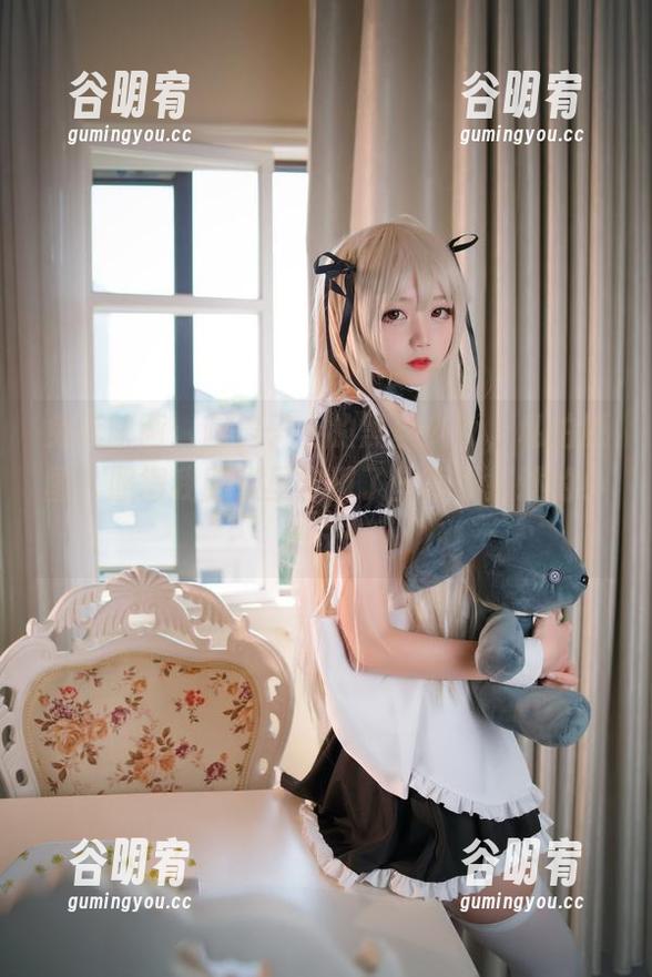 兔玩映画：蓝椅子上的黑丝少女，私拍原图，照得我脑袋里出现了些不可描述的小想法…
