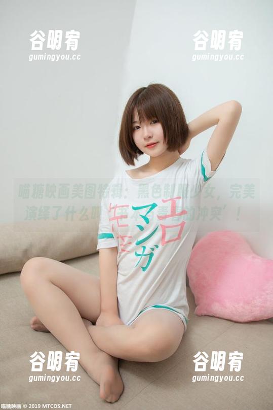 喵糖映画美图特辑：黑色制服少女，完美演绎了什么叫‘书本与青春的冲突’！