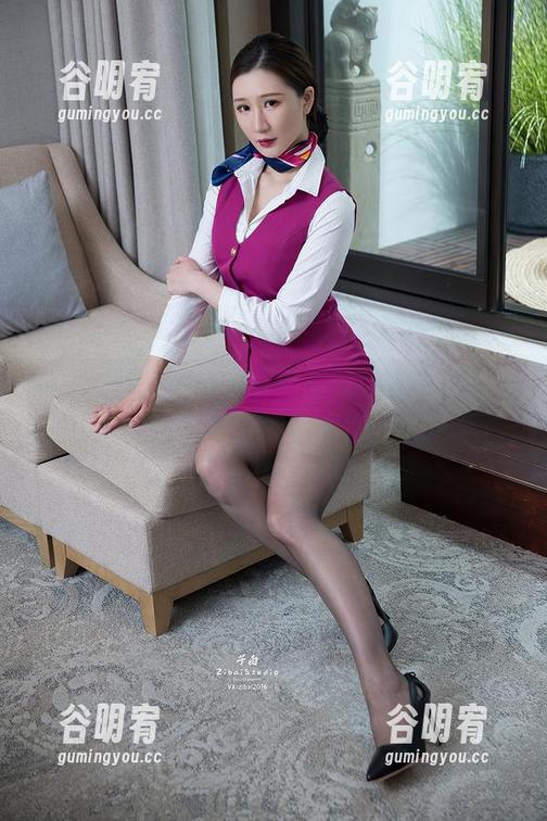 头条女神 - 观看李梓熙高跟鞋图包，感觉自己每天都在和重力作斗争。