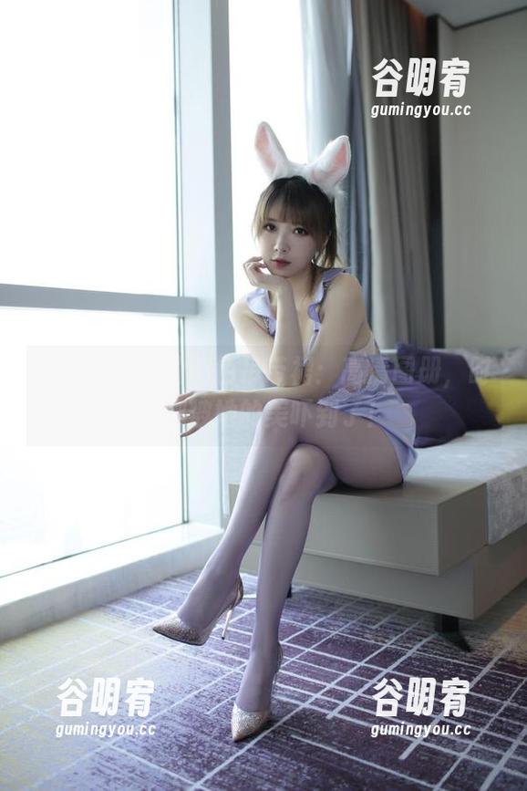 小女巫露娜的黑色吊带裙：高清图册，时光都被她的美吓到了！