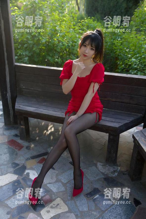 观看：小女巫露娜的连衣裙，图片背后藏着的故事你了解吗？