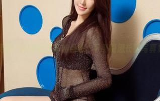 尤果网 – 给你的屏幕加点色，下载莉恩长腿写真集！