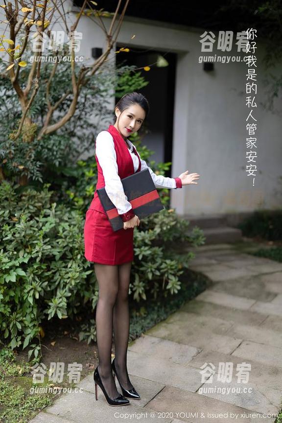 尤蜜荟 - laura阿姣的空姐风尚：最新图库等你来翻牌！