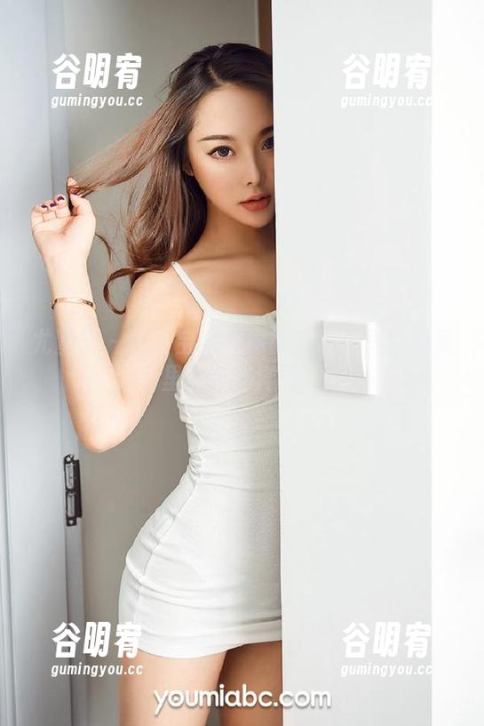 尤蜜荟 - 黄金宝儿的棉袜梦境：写真合集里的懒洋洋气息