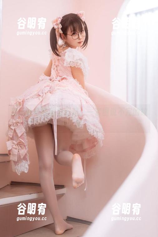 幼水铃衣的秘书幻想：一套图说不完的故事