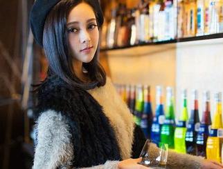 推女神 – Lee小棠的浴室作品集：看她如何把浴帘拍得如此迷人，艺术就在水珠间！
