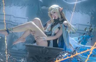 抹胸泳衣与阳光的狂欢，是你的阿薰呀的Cos原来可以这么“湿润”！快来看看这套图吧