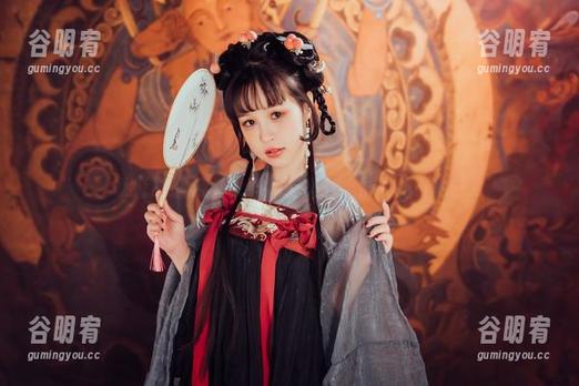 晕崽Zz的高清女孩作品集：光影间的小秘密