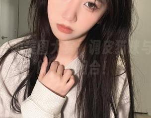 果咩酱w的美图大赏：调皮猫咪与高跟鞋的绝妙组合！