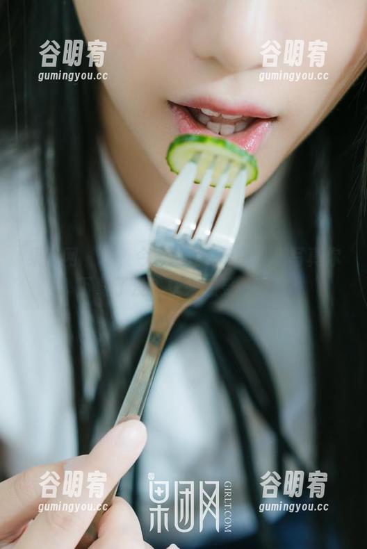 果团网 - 嘿，今天的Miss琪可爱写真你下载了没？快来感受一下！