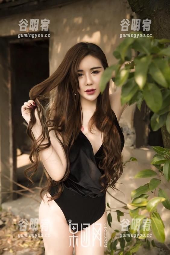 果团网 - 当丝袜遇上龚玥菲：一组壁纸合集让你心跳加速！