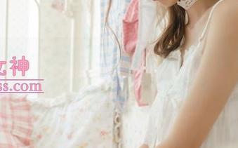 梦丝女神 – 试试灵唯的校服纯白套图，保你一秒钟进入天真无邪的梦境。