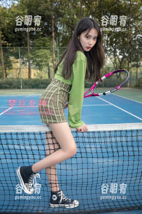 梦丝女神 - 想要一秒跌入梦中？魏婷婷的镂空私拍图包送你！
