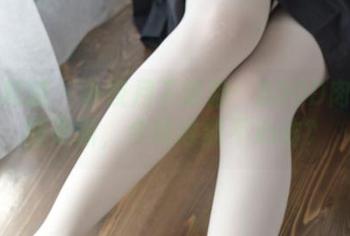 森萝财团 – 小夜月下迷踪：300D肉丝套图更新，今晚谁能不心动？