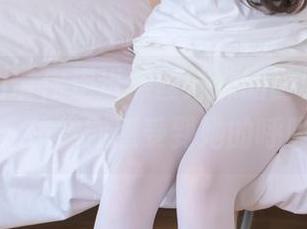 森萝财团带你走进黑丝妹妹的世界，原图下载，仿佛能感受到她的呼吸声。