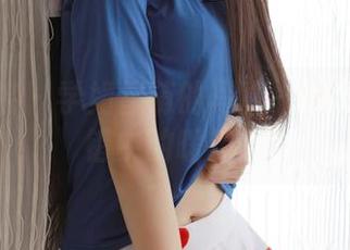 模范学院 – 学姐星萌的写真一角：光影交错中的暧昧感