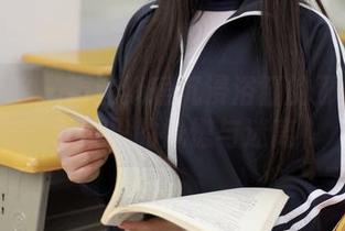 模范学院 – 看沈梦瑶沉浸浴缸的那一瞬：合集里的恍惚与迷离