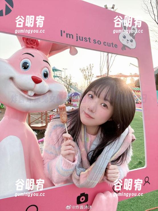 炸酱沐沐兔女郎在线图集：看她如何把日常变成幻想！