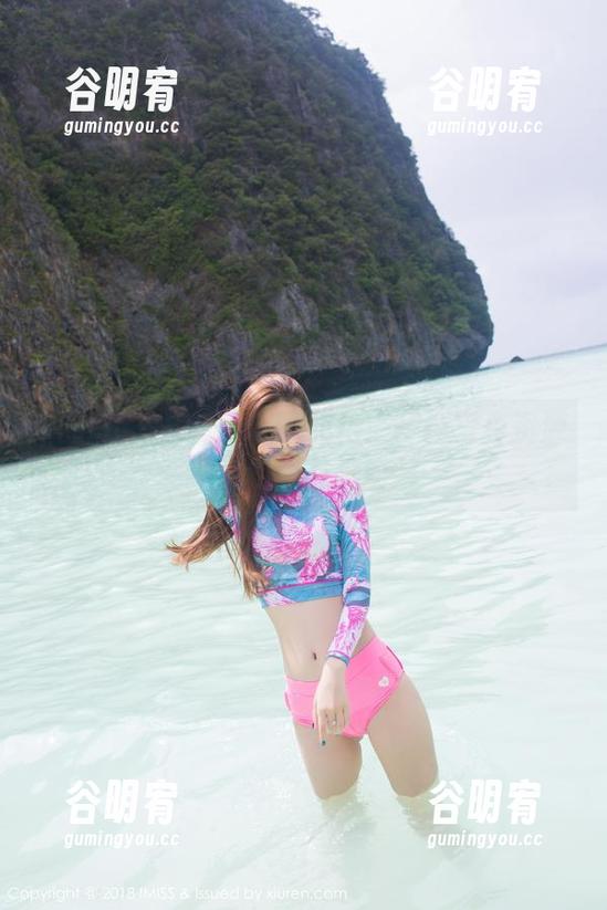 爱蜜社 - 乐薇Vivi×旗袍：一场写真资源的诱惑与温暖