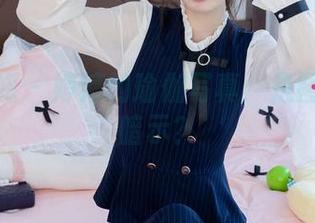 物恋传媒 – 婷婷的瑜伽写真：是图册还是暗示？