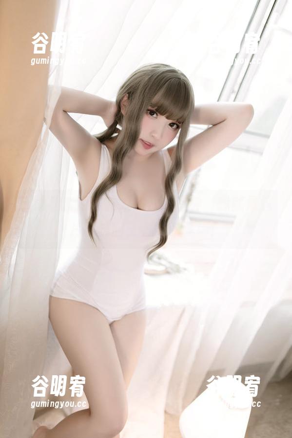 猫田圣奈奈的豹纹照片，有种‘我就是这片丛林的王者’的气场！