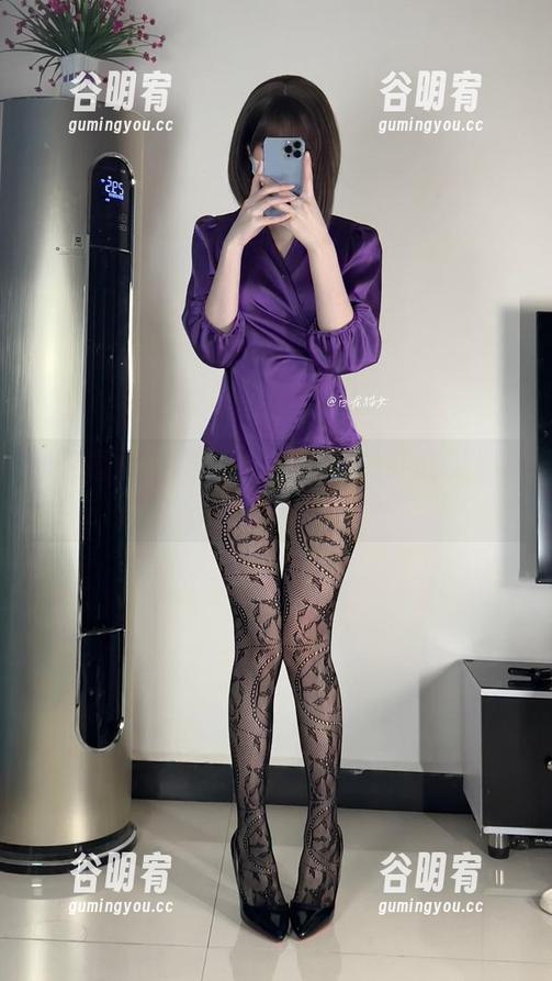 微密圈 - 小秘密：白龙猫女的红底极光精选瞬间