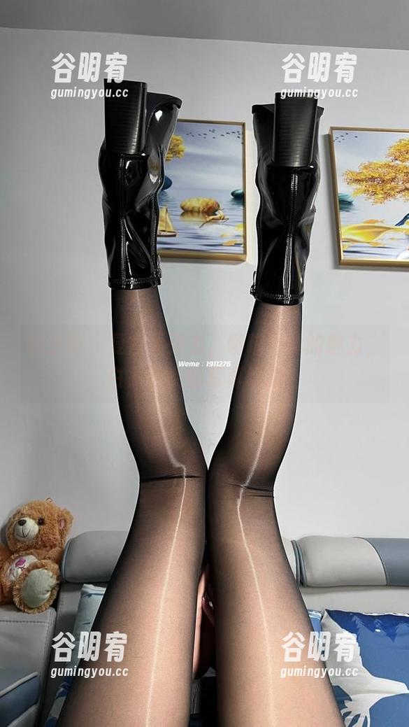 微密圈 - 复古无弹力，咖啡色丝的魅力，白龙猫女的写真幻想！